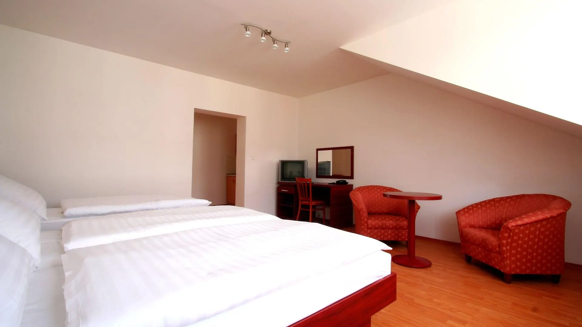 Apart Hotel Susa Prag 3*,